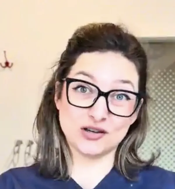 Legitimerad tandhygienist Denisa Romanescu